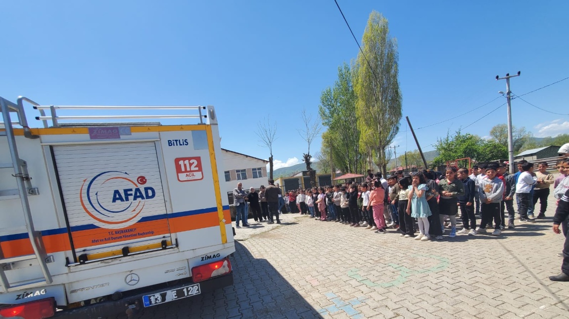 AFAD EKİPLERİ OKUL ZİYARETİ